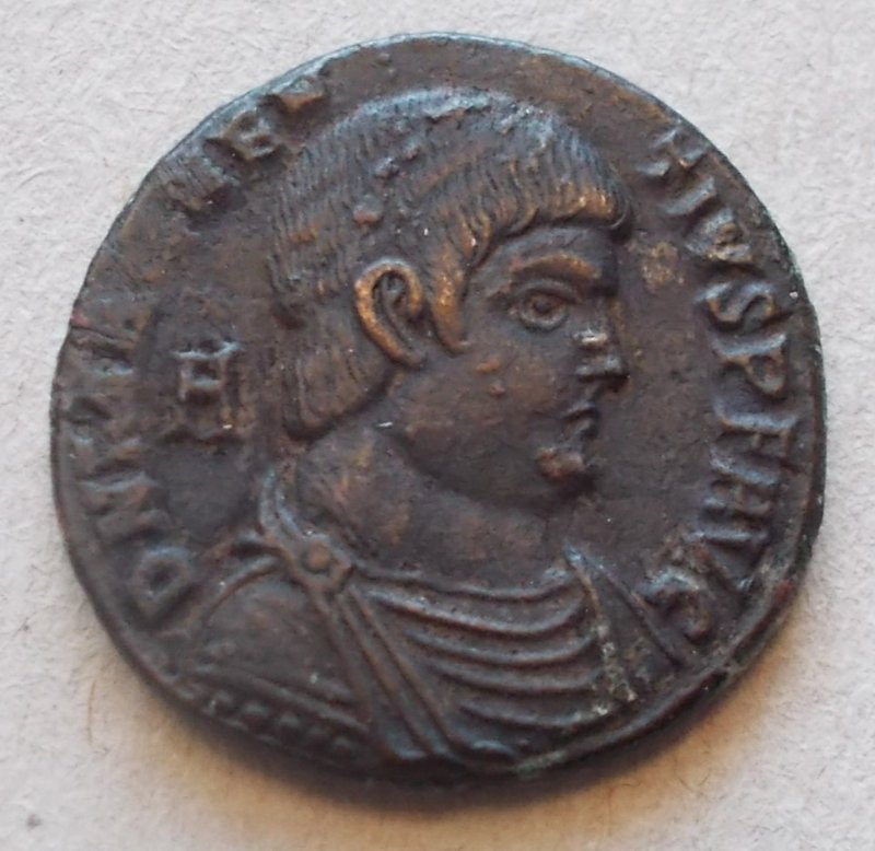Roman-Bronze,-Magentius